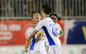 Công Phượng suýt tẩn nhau với cầu thủ Cần Thơ, HAGL vất vả giành chiến thắng