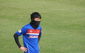 Xuân Trường bịt mặt tập luyện, Minh Long trở lại U23 Việt Nam