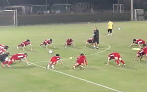 HLV Park chống đẩy mẫu 'ép' học trò làm theo