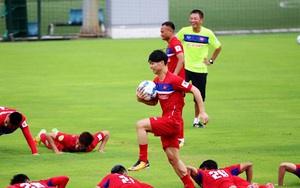 Tuyển Việt Nam tập làm quen sân cỏ nhân tạo tại Campuchia, GĐKT Gede theo chân U18 Việt Nam