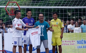 Thành Lương, Quang Hải và Văn Quyết so tài với cầu thủ bóng đá đường phố