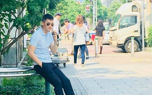 Công Vinh 'ăn kem thôi mà cũng đẹp trai'