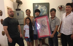 Võ sư Đoàn Bảo Châu được cao thủ Flores tặng tranh 'Mãnh Hổ'