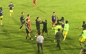 HLV Hà Nội FC tố suýt bị đánh ở sân của HAGL