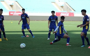 Xuân Trường, Công Phượng phồi hợp 'đỉnh' khiến Văn Hậu quay cuồng