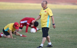 2 tuyển thủ Việt Nam gặp chấn thương, đội trưởng tuyển Lào hâm mộ Công Vinh