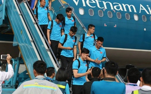 Thầy trò HLV Park rạng rỡ trong ngày trở về Việt Nam