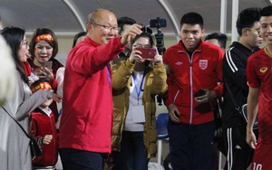 HLV Park bị 'bao vây' sau trận U22 Việt Nam đấu CLB Hàn Quốc