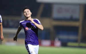 Bóng đá Việt Nam tối 26/4: Huyền thoại MU thăm SLNA, Quang Hải và đồng đội nhận tin vui