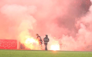 Cần loại hành vi đốt pháo sáng khỏi bóng đá Việt Nam