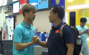 Tuyển Việt Nam đặt chân tới sân bay Nội Bài