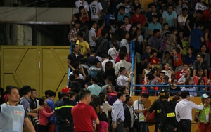 Hà Nội FC 5-0 HAGL: Hiệu ứng U23 khiếp đến mức Hàng Đẫy kín sân, nhiều CĐV đập phá cửa đòi vào