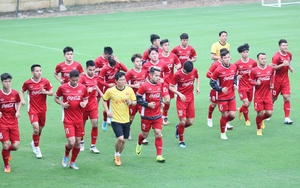 Tuyển thủ Việt Nam ép cân, HLV Calisto tái ngộ lứa cầu thủ vô địch AFF Cup 2008