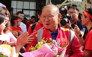 Tuyển Việt Nam được chào đón nồng nhiệt tại UAE, báo Trung Quốc tin thầy trò HLV Park vượt qua vòng bảng