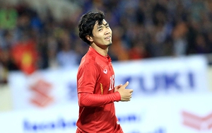 'Nghịch dại', Công Phượng ngã bổ chửng tại sân bay Incheon