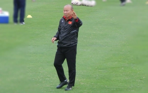 HLV Park đốc thúc tuyển Việt Nam khởi động kỹ tránh chấn thương