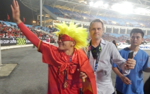 Quang Hải hóa trang siêu nhân sau chung kết AFF Cup