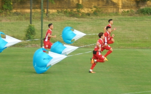 Tuyển Việt Nam tập bài 'cực dị', HLV Park chưa tìm được người thay Văn Thanh