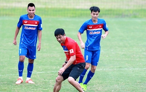 HLV Hữu Thắng bị học trò 'quay' như chong chóng