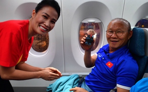 HLV Malaysia so sánh Việt Nam với Thái Lan, chuyến bay đặc biệt đón thầy trò ông Park