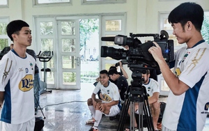 Xuân Trường phỏng vấn Công Phượng về kiểu tóc lạ