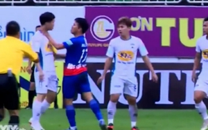 HLV HAGL nói gì về việc Công Phượng nổi cáu với đàn anh?