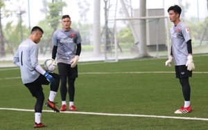 BLV Quang Huy lý giải việc Văn Lâm bị loại, Văn Quyết được chọn