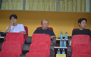 HLV Park Hang Seo trầm ngâm theo dõi Viettel cầm hòa Hà Nội