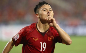 CĐV Malaysia xếp hàng trắng đêm, Quang Hải áp đảo đội hình tiêu biểu bán kết AFF Cup 2018