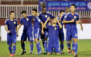 Thắng nghẹt thở Than Quảng Ninh, Quảng Nam chạm một tay vào chức vô địch V-League 2017