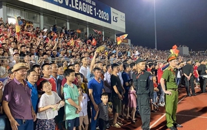 Bóng đá Việt Nam hôm nay: Hà Tĩnh bị phạt 15 triệu vì sự cố 'vỡ sân'. Quang Hải chấn thương dập cơ đùi