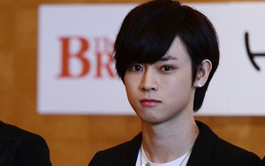 Quá đẹp trai, nam thần Hàn Quốc liên tục bị… đàn ông quấy rối