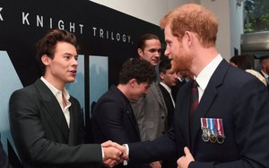 Hoàng tử Harry xuất hiện trong buổi ra mắt siêu phẩm 70mm 'Dunkirk’