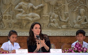 Angelina Jolie bác tin dùng tiền dụ trẻ em nghèo đóng phim