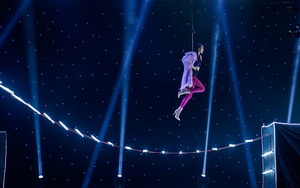 Vietnam’s Next Top Model 2017: Lỗi khó hiểu, TVC lộ dây bảo hộ, cắt ghép logo