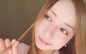 Người đàn ông mặc chiếc áo hơn 20 năm và lý do khiến mọi người rơi nước mắt