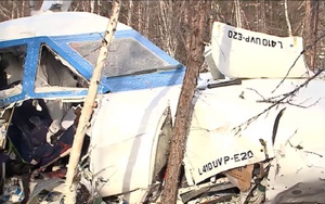 Xúc động cô giáo quả cảm che thân mình cứu sống em bé khi máy bay rơi