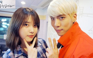 IU khóc nức nở trên sân khấu khi hát ca khúc kỷ niệm với Jong Hyun