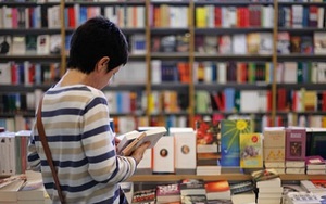 Doanh thu sách văn học ‘đích thực’ sụt giảm, các nhà văn ‘đói ăn’