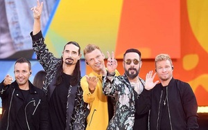 Backstreet Boys và 98 Degrees phải hủy diễn vì bão làm 14 fan bị thương