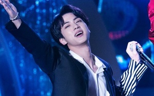 Trai đẹp Jin BTS tung video vừa đàn vừa đắm đuối hát ‘Epiphany’ siêu đáng yêu