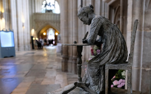 Quê nhà Jane Austen biểu tình không cho dựng thêm tượng nữ văn sĩ