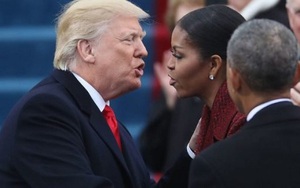 Sách của bà Obama đối đầu với sách vạch trần ông Trump trong mùa giải thưởng năm nay