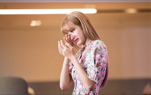 Lisa BlackPink bật khóc khi nhìn thấy người hâm mộ đặc biệt này