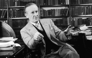 Con trai của JRR Tolkien thừa nhận bị bạn của bố lạm dụng tình dục khi còn nhỏ