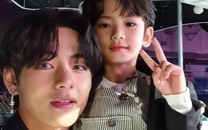 V BTS đích thân tặng quà ‘khủng’ cho phiên bản nhí