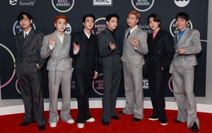 Diện toàn Louis Vuitton tới AMA, BTS vẫn bị chê cười phong cách