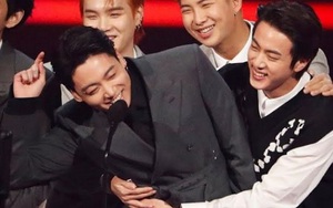 Jungkook BTS xấu hổ bỏ trốn khỏi AMA, Jin phải rượt đuổi trên sân khấu