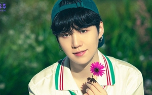 Suga BTS cuối cùng cũng xuất hiện, khoe tóc mới đỉnh cao