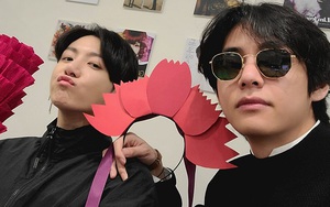 Jungkook và V BTS tái hiện cảnh Taekook nhắng nhít như trẻ nhỏ